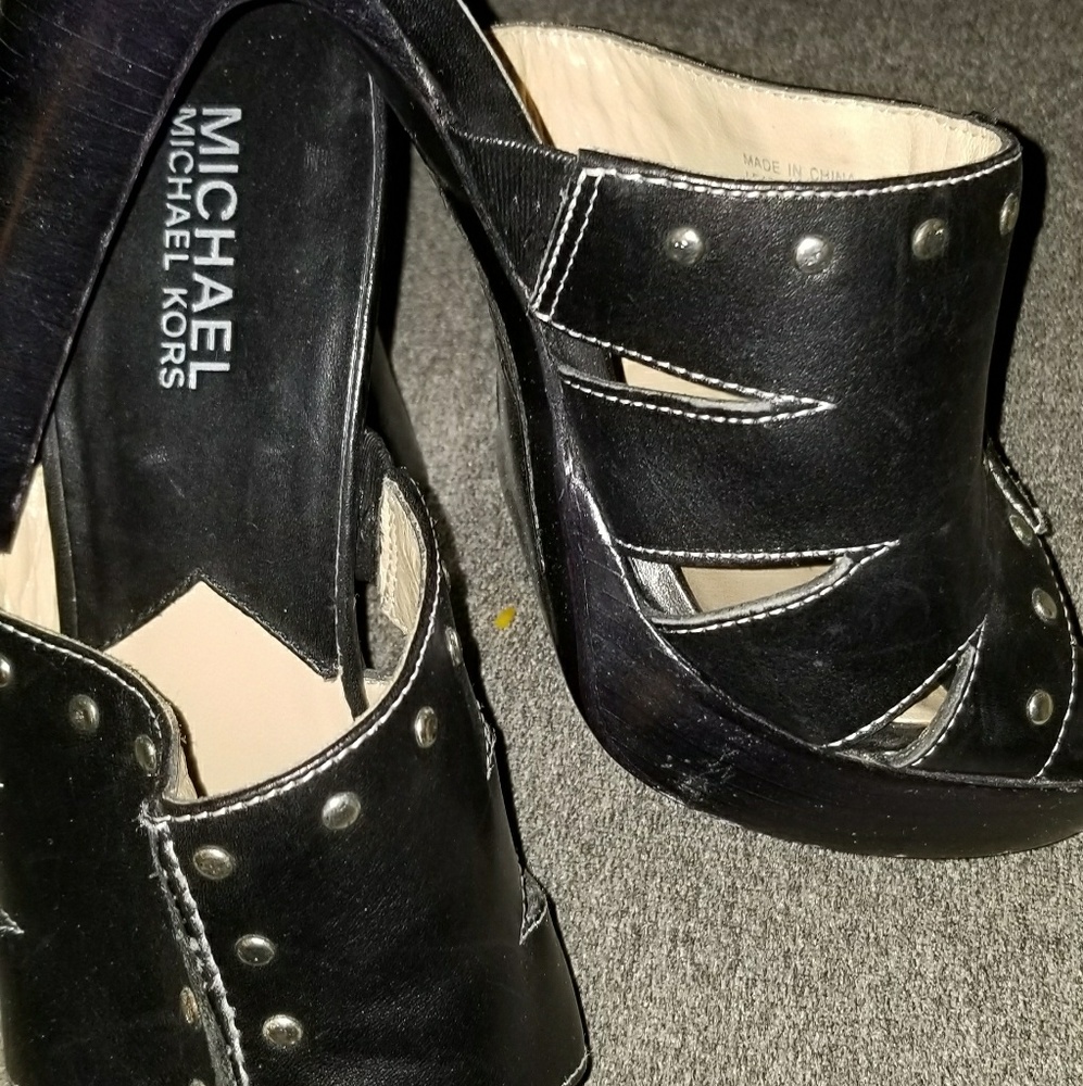Heels - Picture 2 of 3